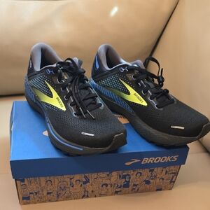 Brooks Black and Yellow Men's Sneakers